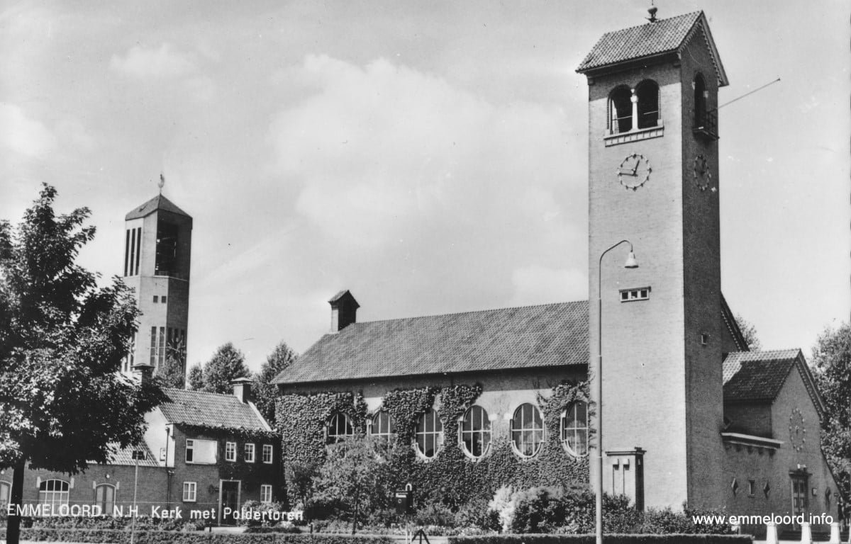Kerk-Hoeksteen2.jpg Kerk-Hoeksteen2.jpg